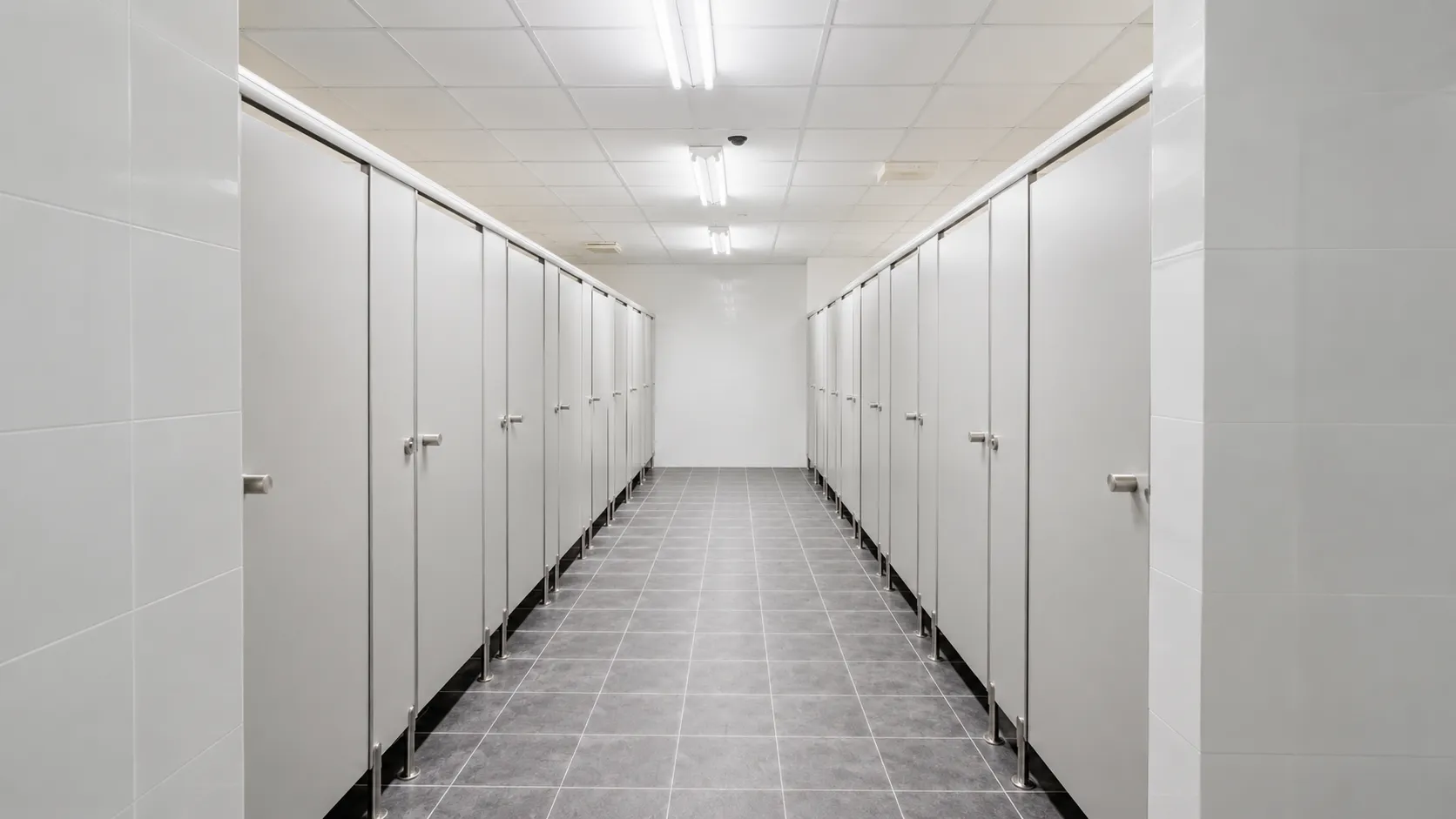 Thi công vách ngăn vệ sinh Compact HPL cao cấp – Vách Ngăn Miền Tây